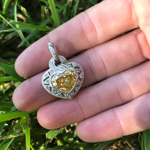 Judith Ripka Pendant - Picture 2 of 3